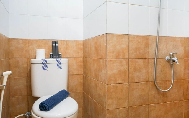 Comfortable 2BR Apartment at Green Pramuka near Mall