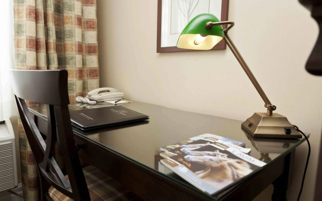 Le St-Martin Hotel & Suites Laval