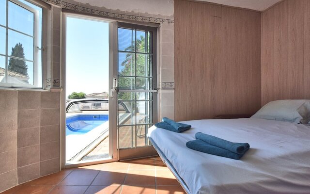 Homely holiday home in Benalmádena with private swimming pool