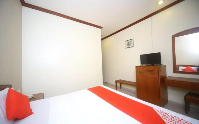 OYO 1027 Hotel London