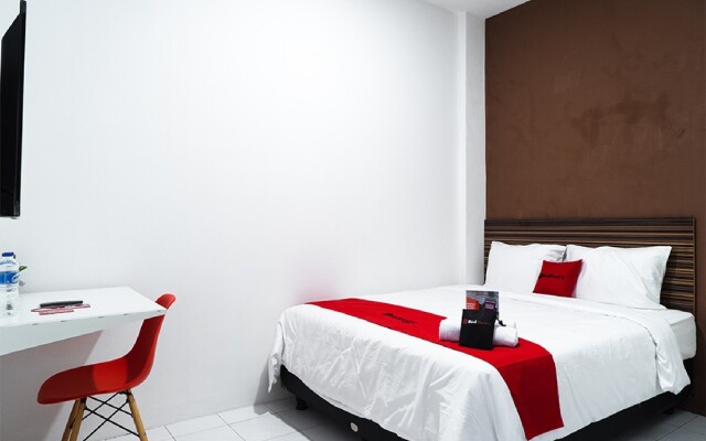 RedDoorz near Seasons City Mall