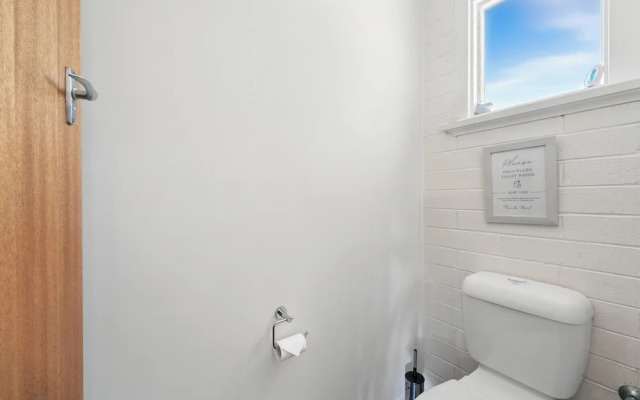 Coningham Beach House - 3 Bedrooms