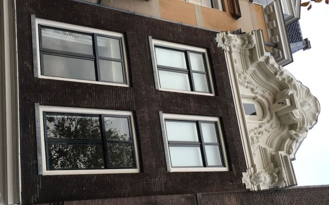 Herengracht Canal Apartment