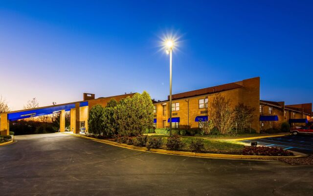 Red Roof Inn & Suites Lexington - Hamburg