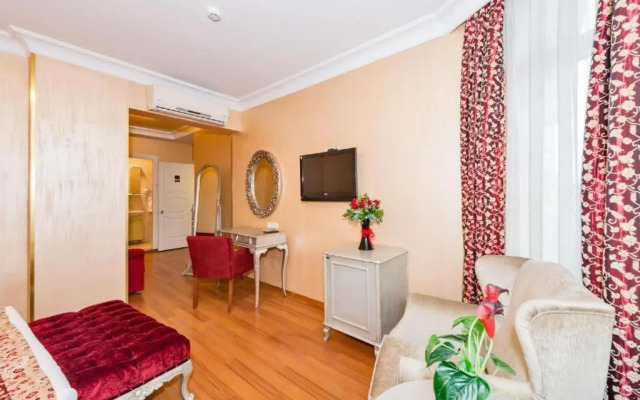 Santa Hill Hotel