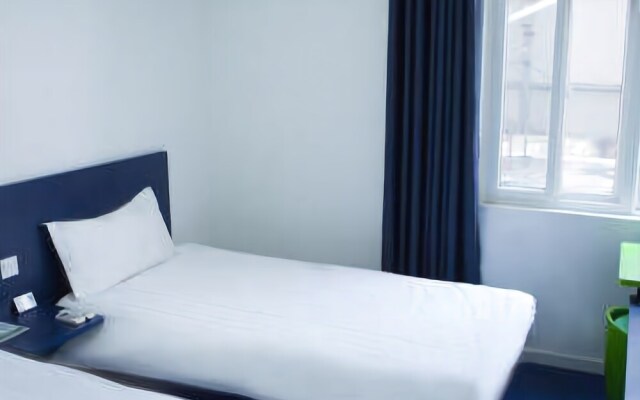 Huayi Hotel (Yantai Yuhuangding South Street)