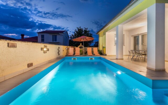 Beautiful Home in Valbandon With Wifi and 4 Bedrooms