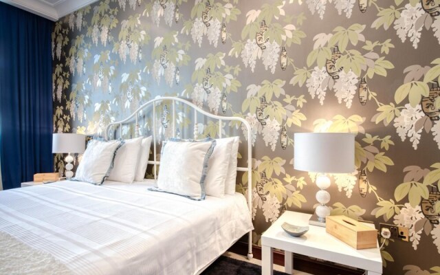 Glamourous Beachfront Villa on The Palm w Pool