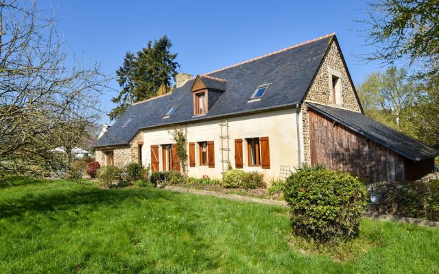 House Between River and Ocean With Pretty Garden in Brittany