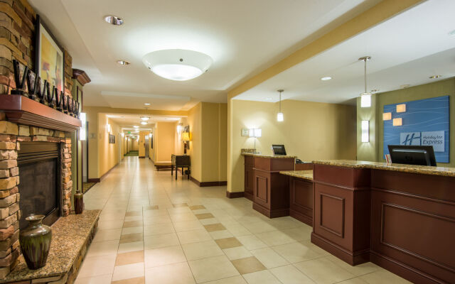 Holiday Inn Express & Suites Phoenix - Glendale Sports Dist by IHG