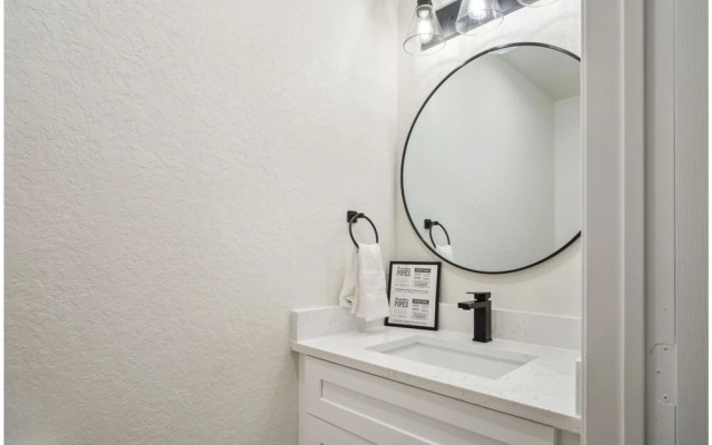 Your Amazing 3BR 2BA Downtown Delight