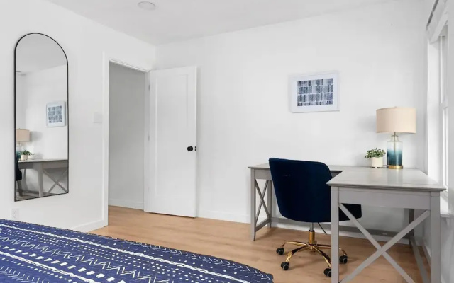 MCM Condo Near DT SoCo Pet Friendly