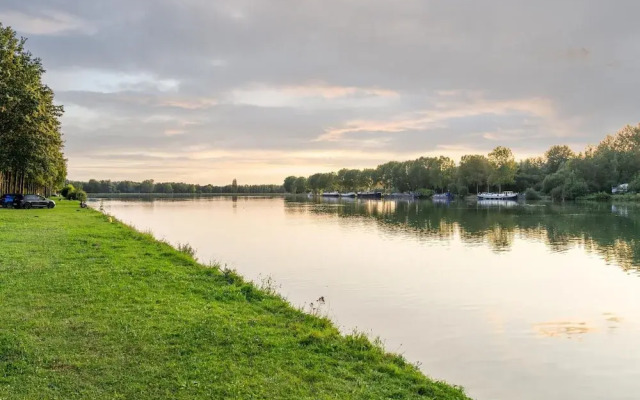 Bungalow With Pool Access