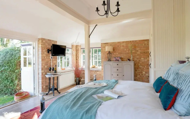 Old Mill Lodge I By Huluki Sussex Stays