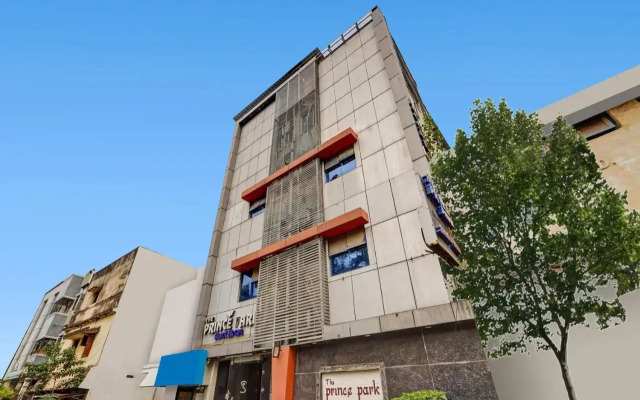 Oyo Flagship 702469 Prince Park 2