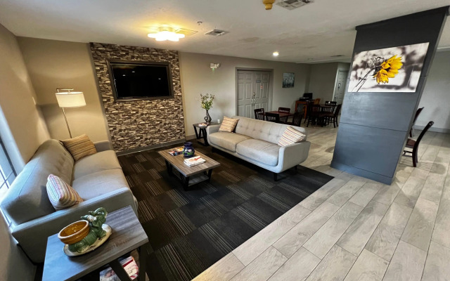 Super 8 by Wyndham Sealy