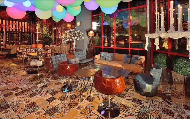 Joe's Apartment