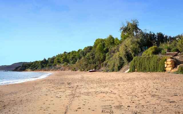 Lush Holiday Home in Sciacca near Golf Course