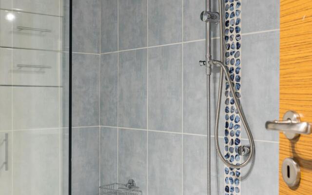 Athenian Stylish 2 Bdrm Apartment
