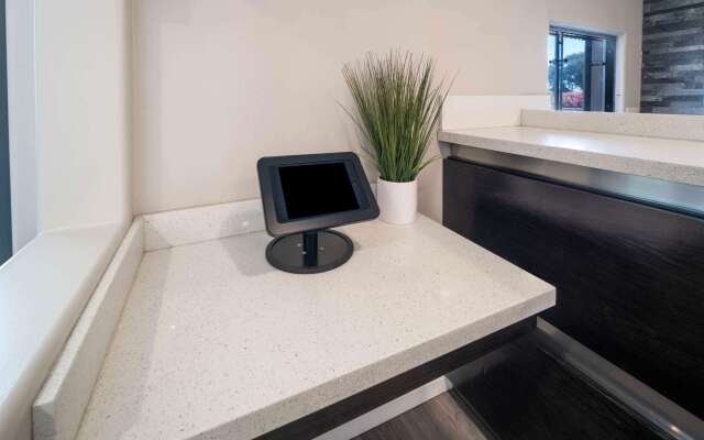 Days Inn by Wyndham Galt/Elk Grove South