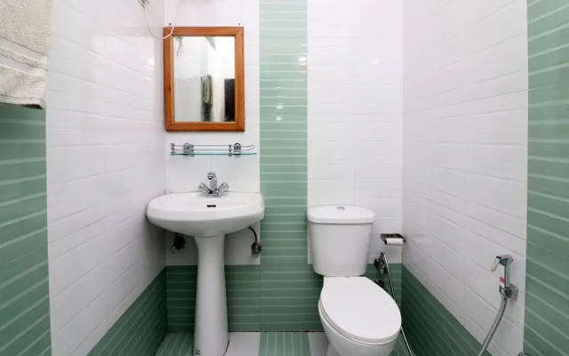 OYO 28044 Devki Palace Jain Hotel