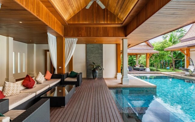 Champagne Pool Villa