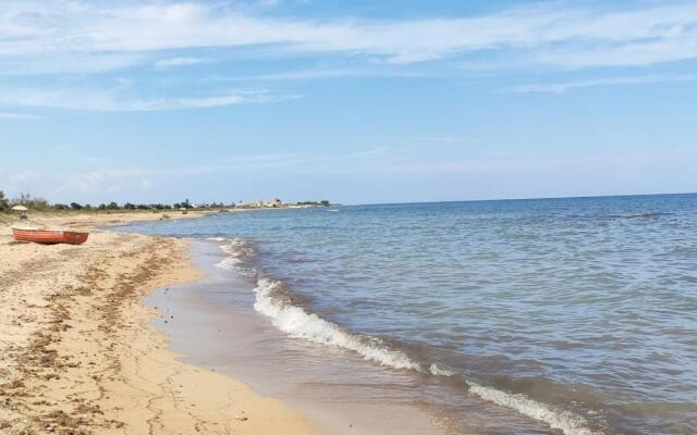 Seaside Villa with Hot Tub, 5mins walk from the sea