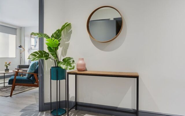 Reading Central Serviced Apartment by Viridian Apartments