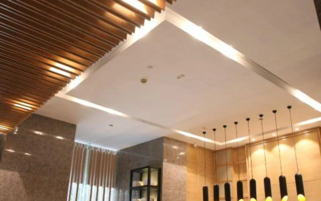 Earl Holiday Inn (Wuhu High speed Railway Station Tianmenshan Road Subway Station Store)