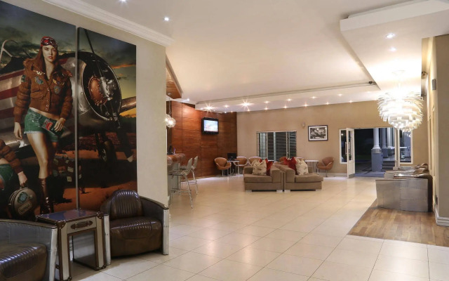 Life Hotel - The Aviator