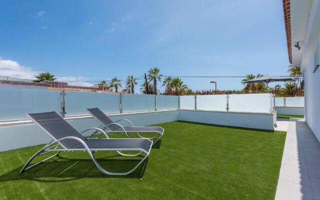 Luxurious 5* VILLA - 300M2 - private HEATED pool - garage - WiFi