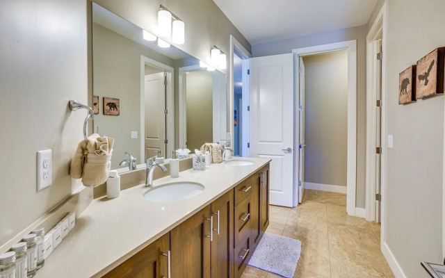 Moab Vacation Rental: Pool & Hot Tub Access!