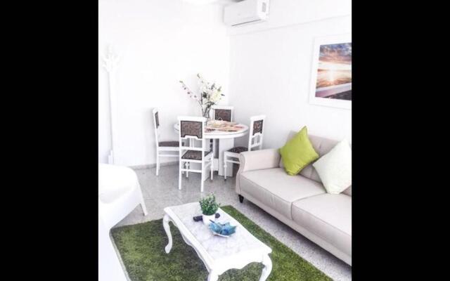 Lots Of Sunlight 3 Bedroom Apartment With Balcony Air Conditioning Sys3yr