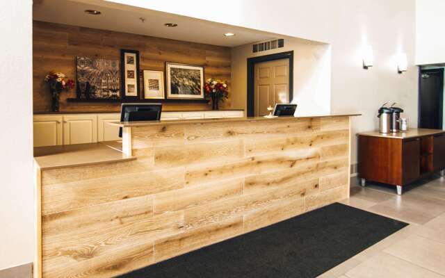 Country Inn & Suites by Radisson, Stockton, IL