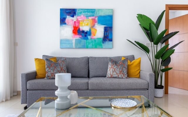 Elegant and Functional 2BR in Marina - Sleeps 5!