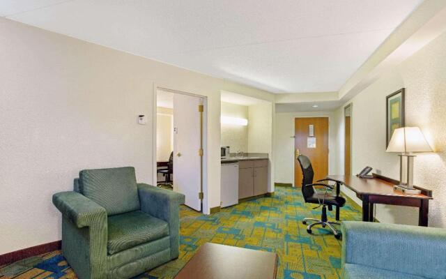 La Quinta Inn And Suites Boston-Somerville