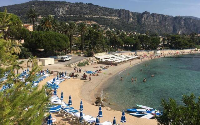 La Petite Cachette - Pool and 150m to the beach