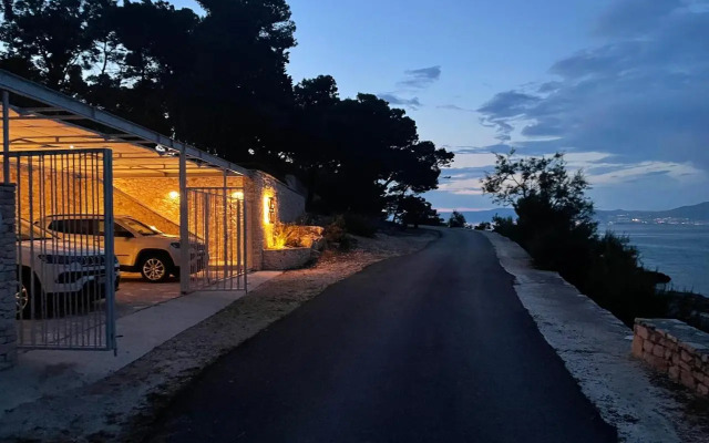 Vale Residence - exclusive & private property by the sea
