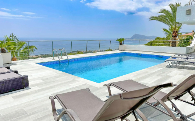 A004 - Villa en Altea con vistas al mar