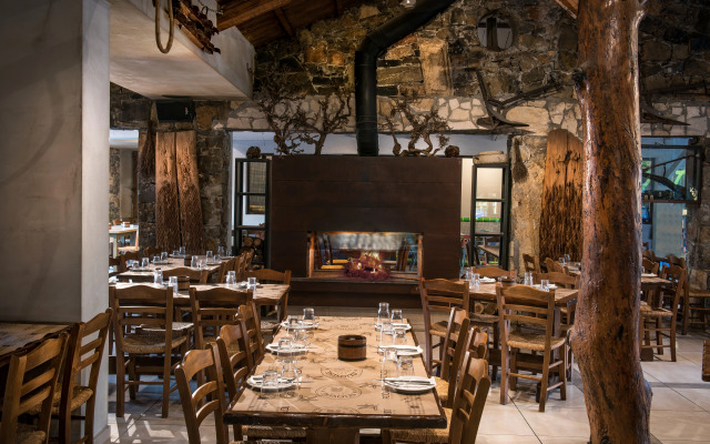 Petousis Hotel & Suites