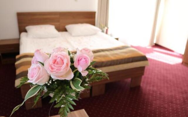 Hotel DYMINY