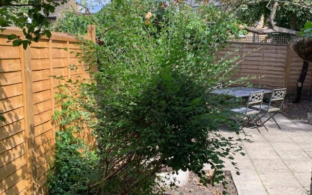 Charming 2 Bedroom Home 3 Near Arsenal Station