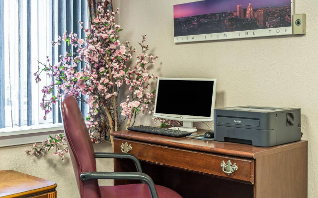 Econo Lodge Cranston - Providence