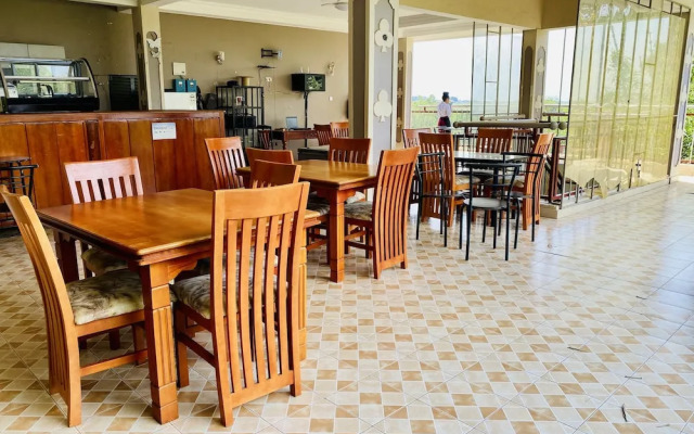 Crystal Apartment Hotel And Lodges