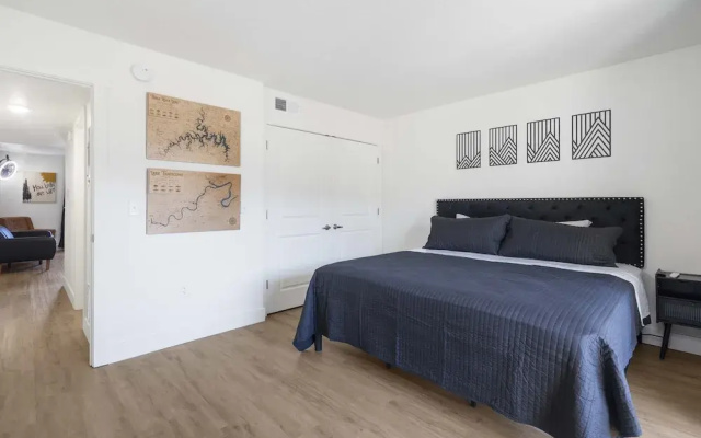 Modern Yote Condo at Roark Creek