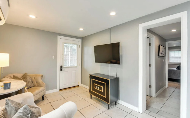 2 Mi to Dtwn Pensacola: Dog-friendly Apartment