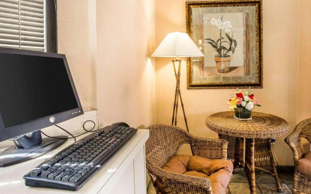 California Inn and Suites Bakersfield