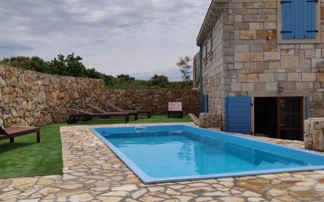 Mala Villa- heated pool since April 10th