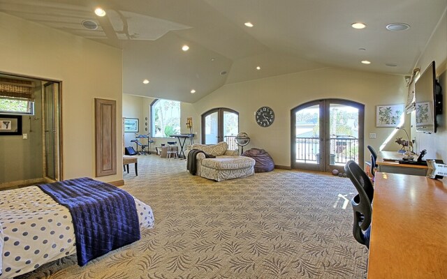 Large Ventura Keys Waterfront 4 Bedroom Home