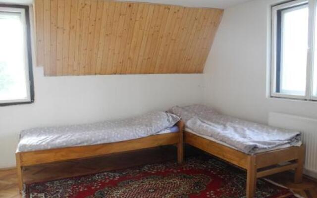 Casa cu Sindrila / Zsindelyes